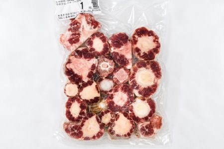 御牧牛產銷履歷台灣牛去皮牛尾(Oxtail)。燉滷首選