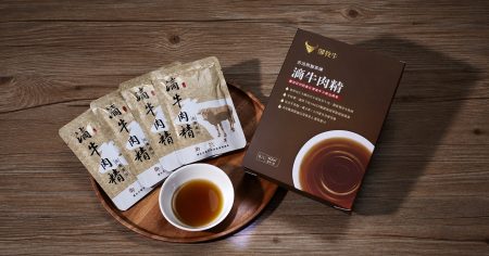 台灣黃牛滴牛肉精8入禮盒實拍，冷凍型牛肉精包裝與原液呈現，產銷履歷台灣牛